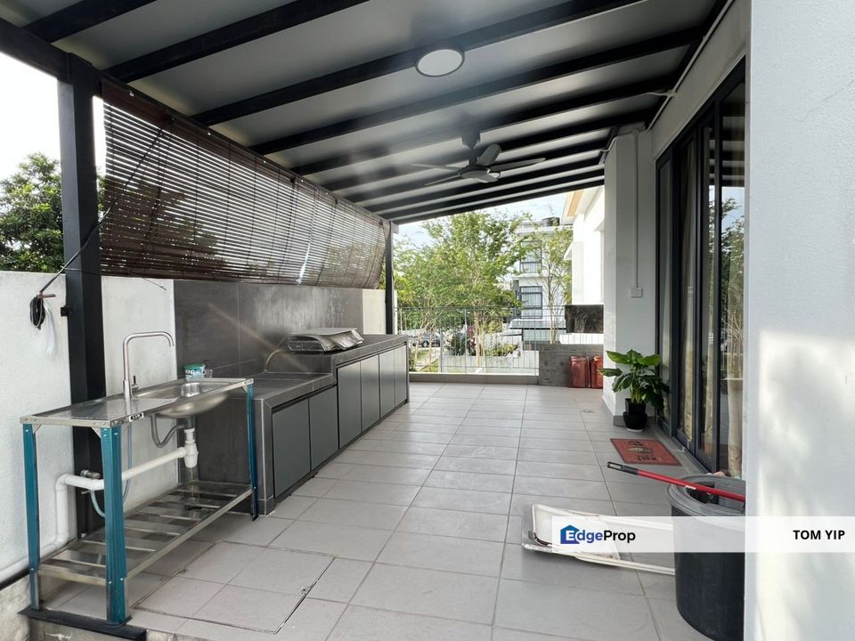 [Partially Furnished] 3 Storey SEMI D End Lot , The Estana , Kota Damansara Seksyen 9, Selangor, Kota Damansara