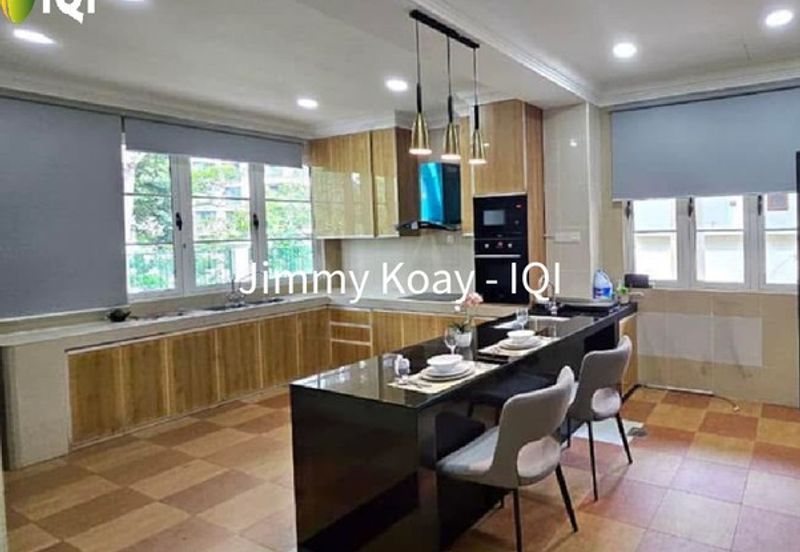 Kiara Peak (Puncak Kiara)