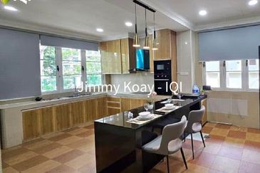 Kiara Peak (Puncak Kiara)