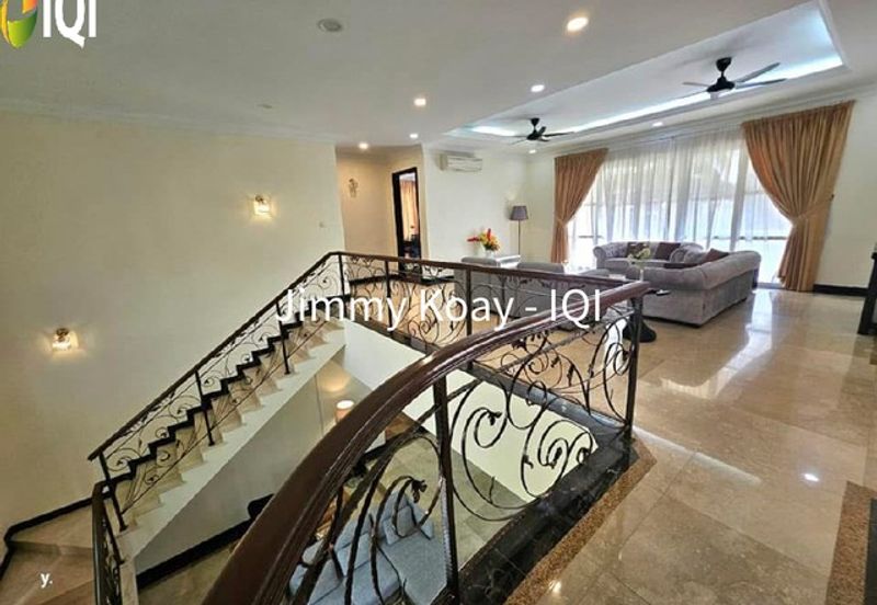 Kiara Peak (Puncak Kiara)