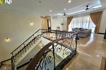 Kiara Peak (Puncak Kiara)