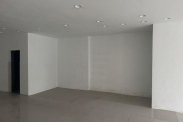 Ground Floor Shop @ 🔥Saville Kajang🔥 facing main road for rent near Kajang MRT, Mcdonalds Jln Reko