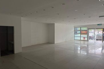 Ground Floor Shop @ 🔥Saville Kajang🔥 facing main road for rent near Kajang MRT, Mcdonalds Jln Reko
