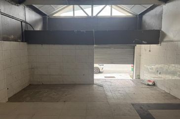 Kedai Kajang Town disewa facing Pintu C MRT Stadium Kajang