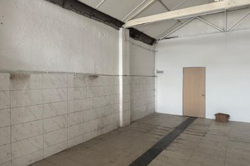 Kedai Kajang Town disewa facing Pintu C MRT Stadium Kajang