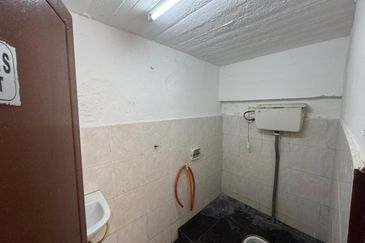 Kedai Kajang Town disewa facing Pintu C MRT Stadium Kajang