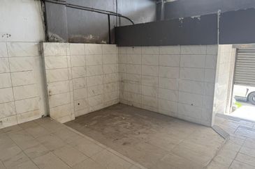 Kedai Kajang Town disewa facing Pintu C MRT Stadium Kajang