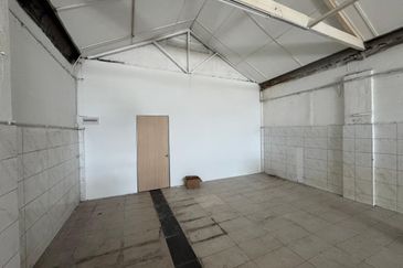 Kedai Kajang Town disewa facing Pintu C MRT Stadium Kajang