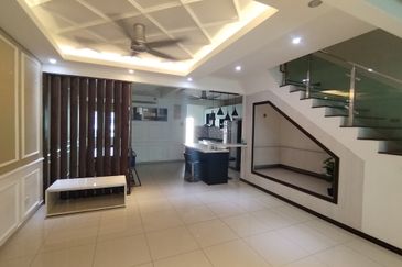 Taman Warisan, Kuala Selangor, 2.5 Storey Terrace House For Sale, Partial Furnished