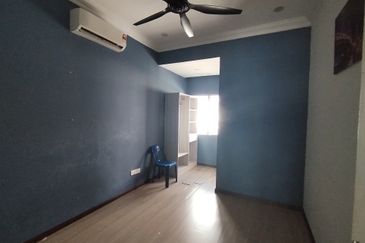 Taman Warisan, Kuala Selangor, 2.5 Storey Terrace House For Sale, Partial Furnished
