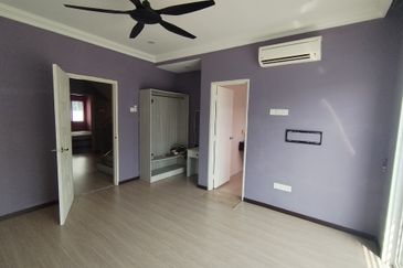 Taman Warisan, Kuala Selangor, 2.5 Storey Terrace House For Sale, Partial Furnished