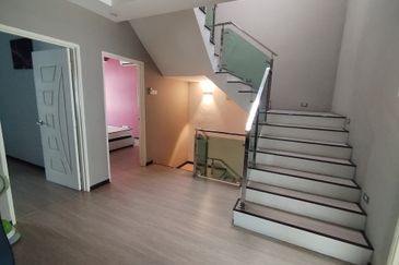 Taman Warisan, Kuala Selangor, 2.5 Storey Terrace House For Sale, Partial Furnished