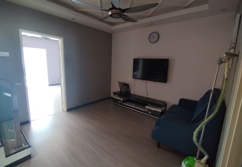 Taman Warisan, Kuala Selangor, 2.5 Storey Terrace House For Sale, Partial Furnished