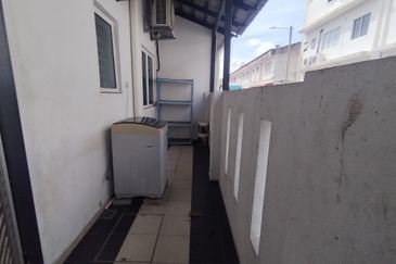 Taman Warisan, Kuala Selangor, 2.5 Storey Terrace House For Sale, Partial Furnished