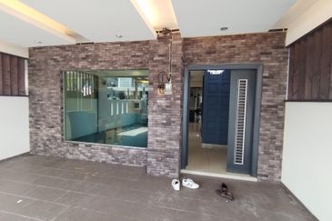 Taman Warisan, Kuala Selangor, 2.5 Storey Terrace House For Sale, Partial Furnished