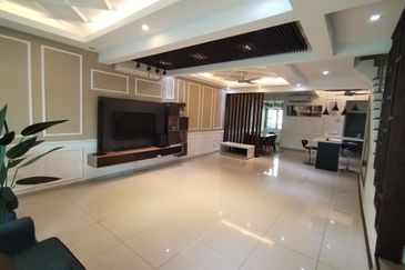 Taman Warisan, Kuala Selangor, 2.5 Storey Terrace House For Sale, Partial Furnished