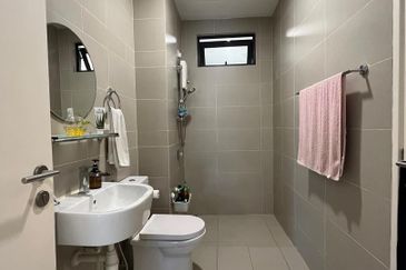 16 Quartz Melawati Condominium