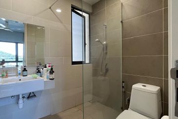 16 Quartz Melawati Condominium