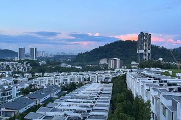16 Quartz Melawati Condominium