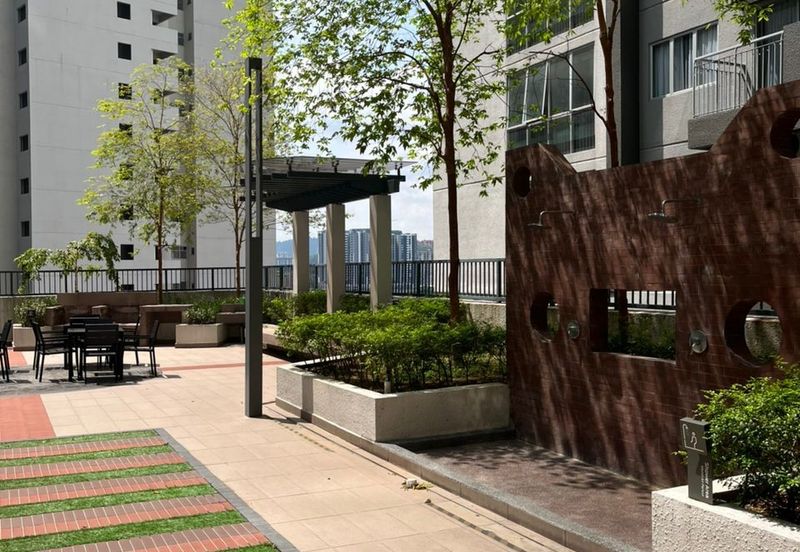 3R2B The Hipster Condo for Rent 