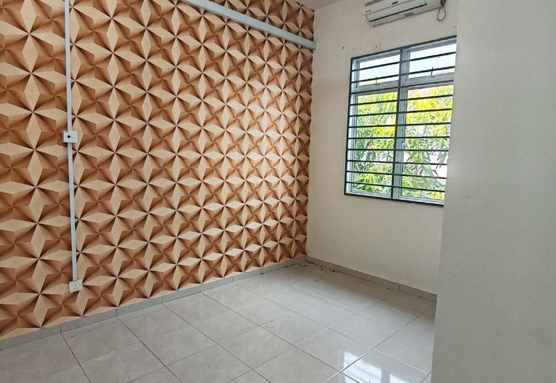 Taman Saujana Putra, Kesang