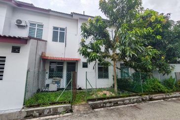 Taman Saujana Putra, Kesang