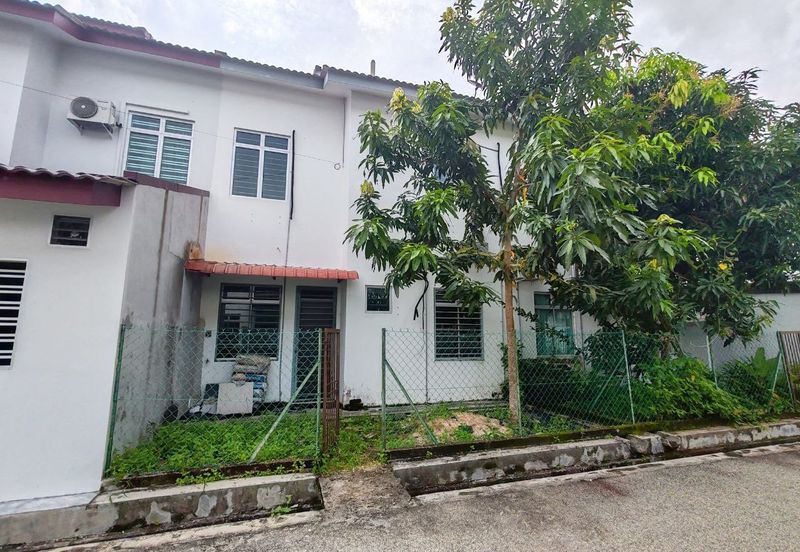 Taman Saujana Putra, Kesang