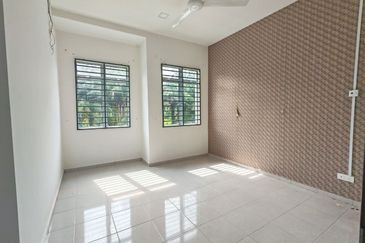 Taman Saujana Putra, Kesang