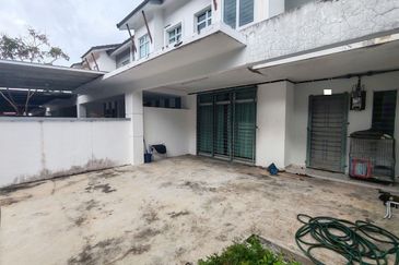 Taman Saujana Putra, Kesang