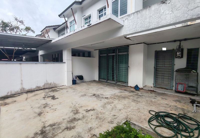 Taman Saujana Putra, Kesang