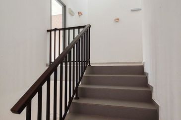 Taman Saujana Putra, Kesang