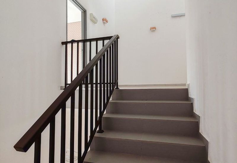 Taman Saujana Putra, Kesang