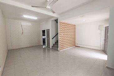 Taman Saujana Putra, Kesang