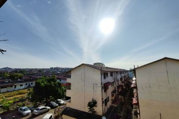 Flat Taman Ungku Tun Aminah