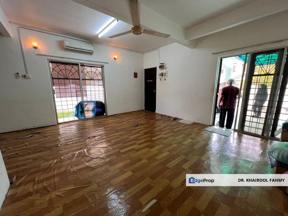 Taman Yayasan Buloh Kasap Segamat Double Storey Terrace With Land, Johor, Segamat