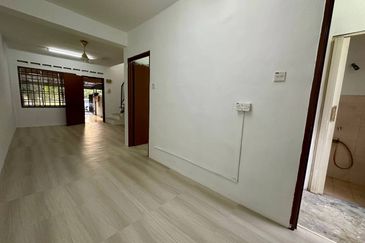 Taman Tanjung Puteri Resort