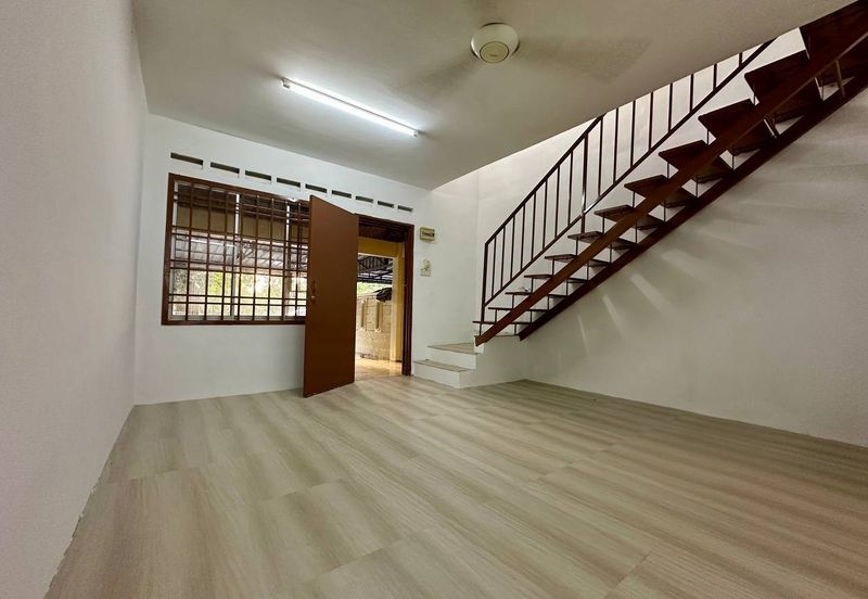 Taman Tanjung Puteri Resort