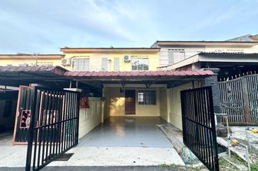 Taman Tanjung Puteri Resort