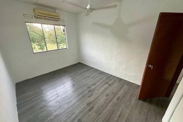 Taman Tanjung Puteri Resort