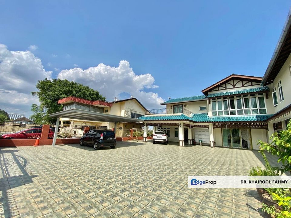 Stulang Laut Bungalow Double Storey With Pool and Sea View, Johor, Johor Bahru