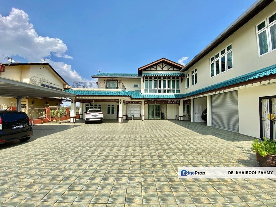 Stulang Laut Bungalow Double Storey With Pool and Sea View, Johor, Johor Bahru