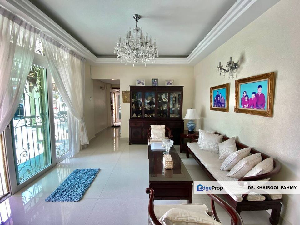 Stulang Laut Bungalow Double Storey With Pool and Sea View, Johor, Johor Bahru