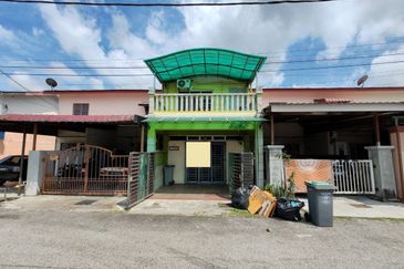 Tongkang Pecah Local Pecah