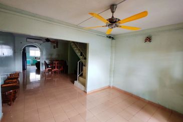 Tongkang Pecah Local Pecah