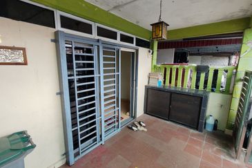 Tongkang Pecah Local Pecah