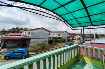 Tongkang Pecah Local Pecah