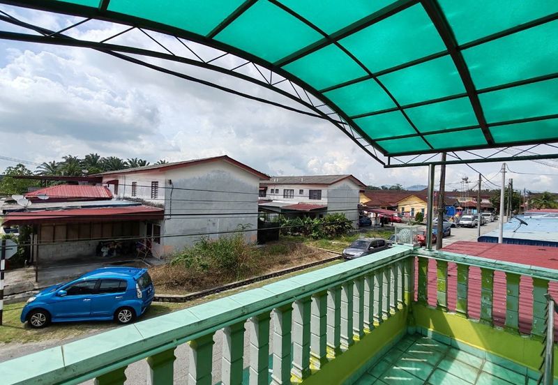 Tongkang Pecah Local Pecah