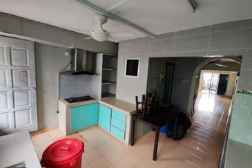 Tongkang Pecah Local Pecah