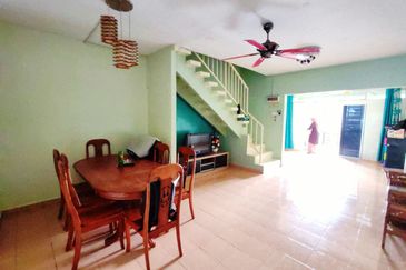 Tongkang Pecah Local Pecah