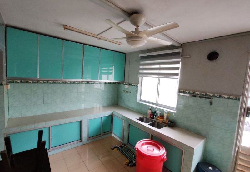 Tongkang Pecah Local Pecah